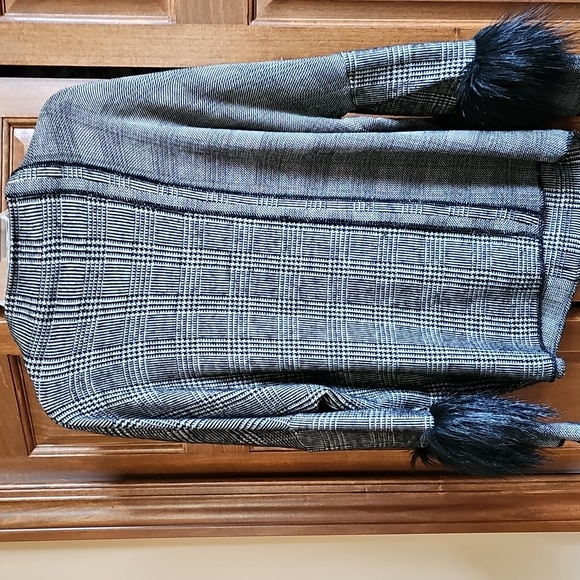 Woman's top - Picture 2 of 5